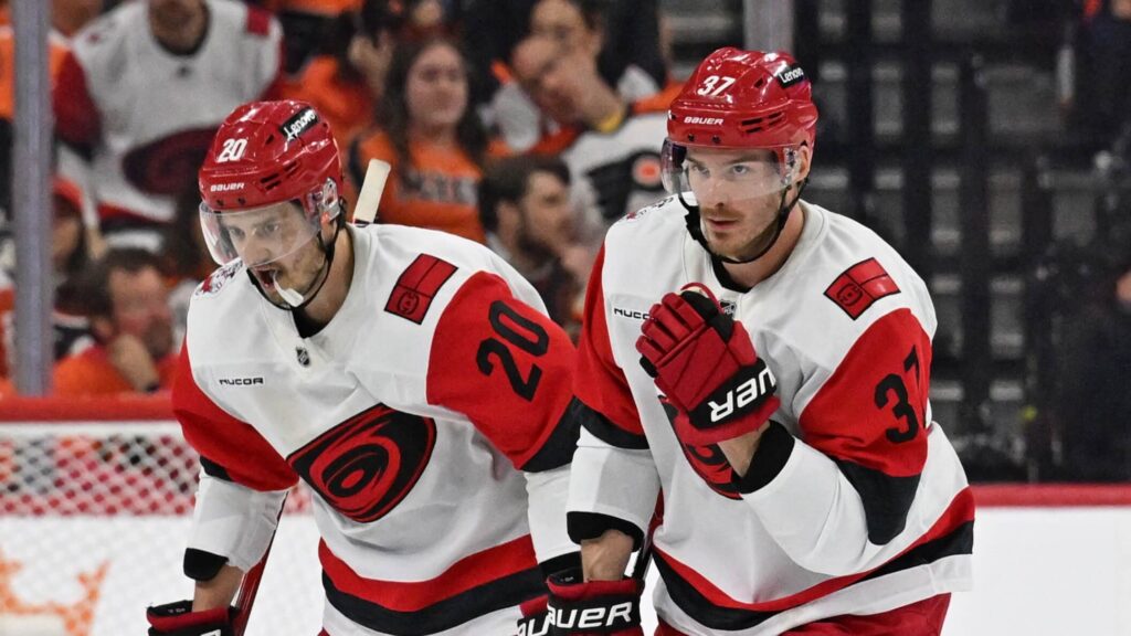 Hurricanes vs Flyers Prediction, Picks & Odds for Saturday's NHL Playoffs Game 4