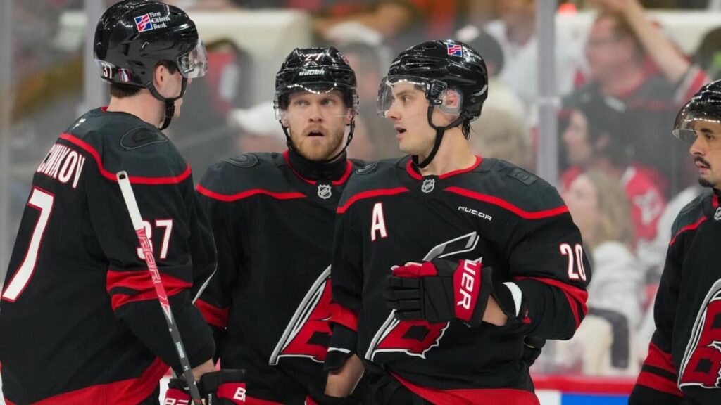 Flyers vs. Hurricanes odds, prediction, time: 2026 NHL playoff picks, Game 2 best bets from proven model