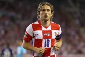 2022-06-06T195059Z_1788224025_UP1EI661J4WK8_RTRMADP_3_SOCCER-UEFANATIONS-CRO-FRA-REPORT-1